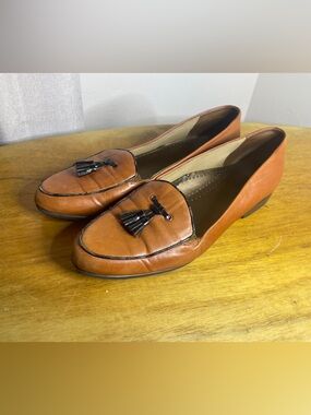 Trotter’s Women’s Leana Tassel Loafer in Cognac Brown